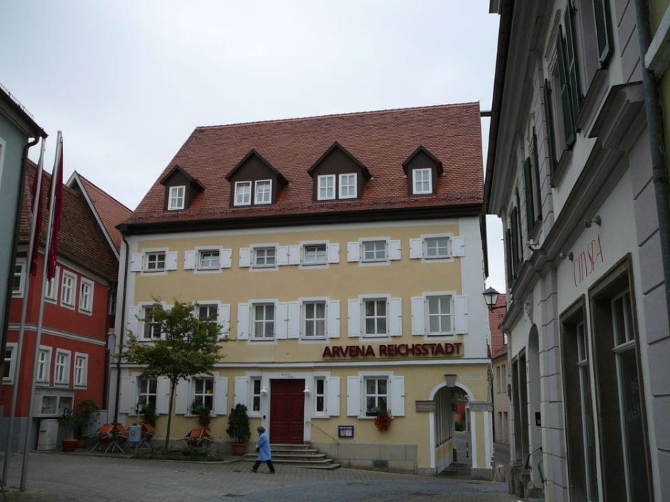 Quergebäude mit Bar Hotel Arvena Reichsstadt