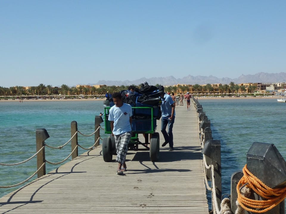 Steg vom Strand zum Riff Stella Garden Resort & Spa, Makadi Bay