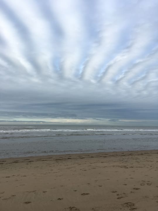 Strand Sleeping by Van Beelen