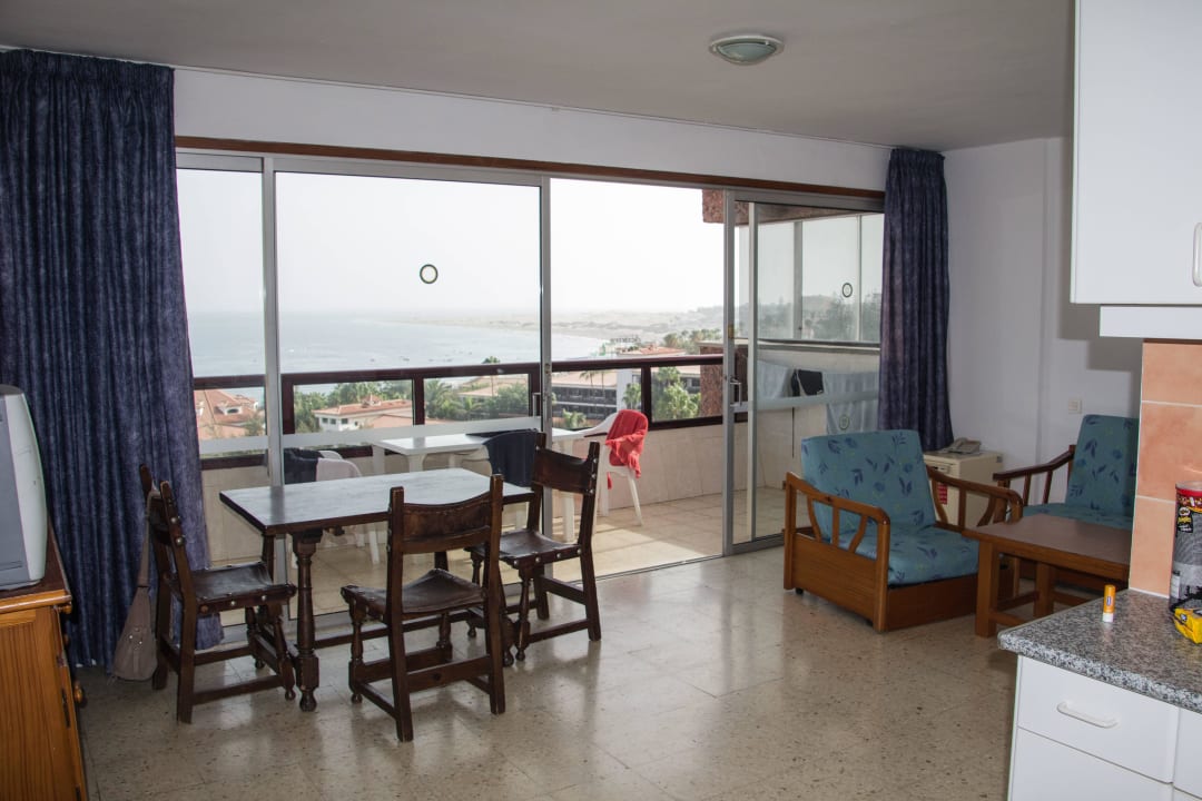 Großer Wohnbereich mit großem Balkon Corona Roja