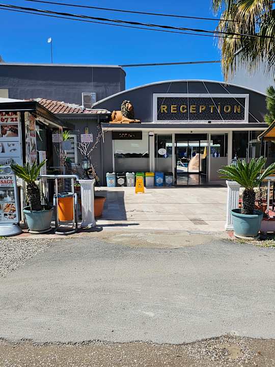 Außenansicht Sayanora Hotel