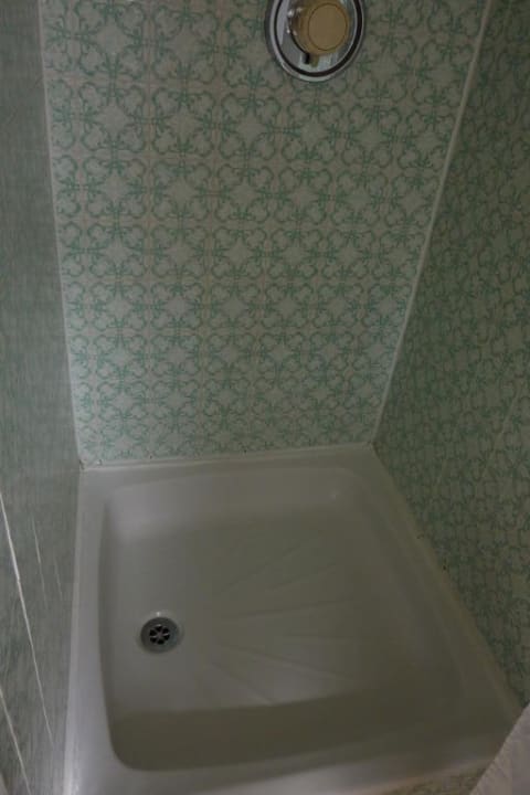 Dusche Zimmer 4 Pendeen Hotel