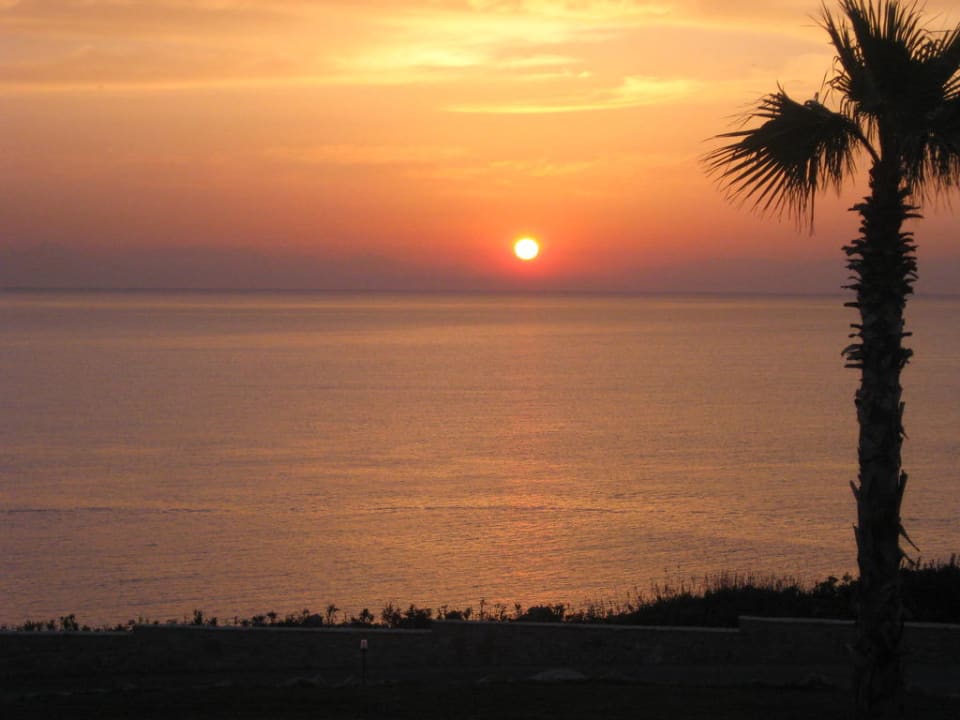 Der Sonnenaufgang vom Balkon Hotel Kalithea Horizon Royal