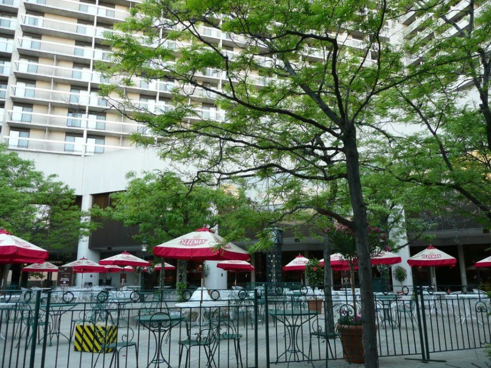 Rückseite - Einhang Young Str. Chelsea Hotel Toronto