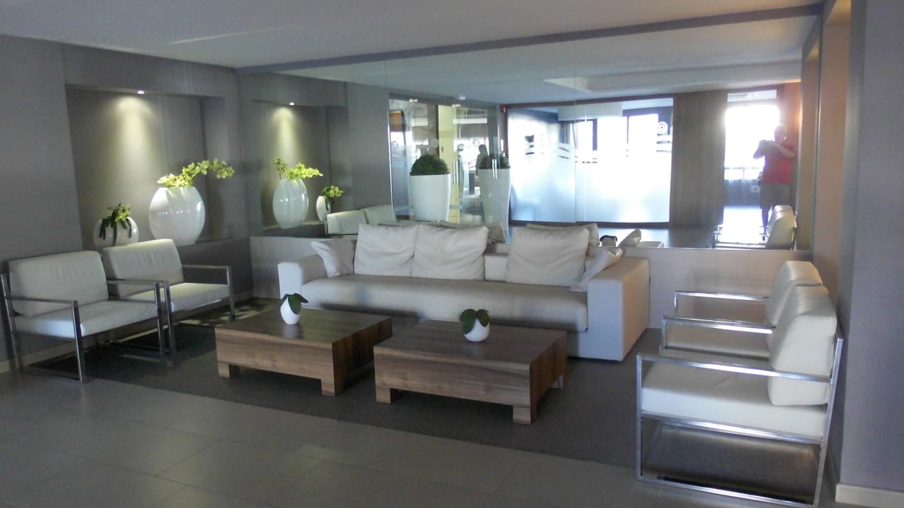 Viele schöne Sitzgelegenheiten BG Hotel Caballero