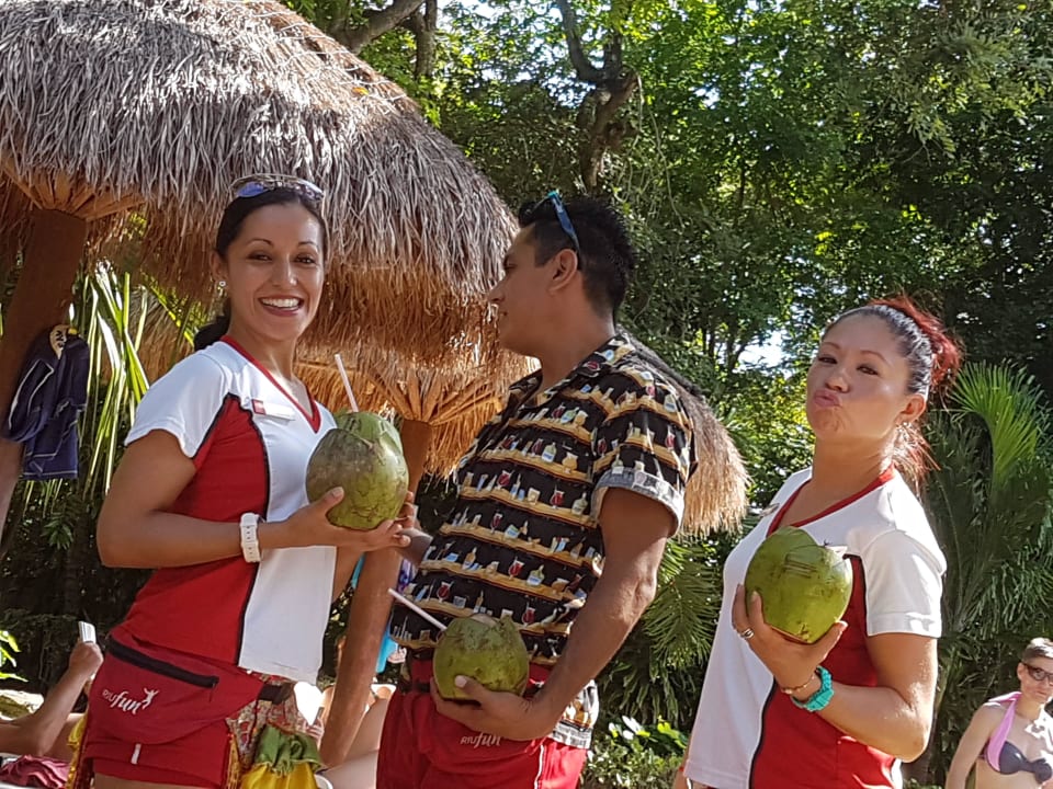 Animation Erika & Ariana Hotel Riu Tequila