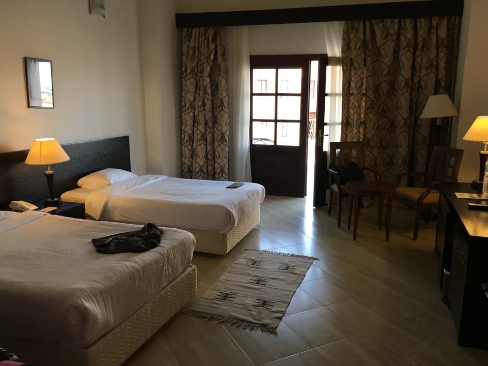 Zimmer Rohanou Beach Resort