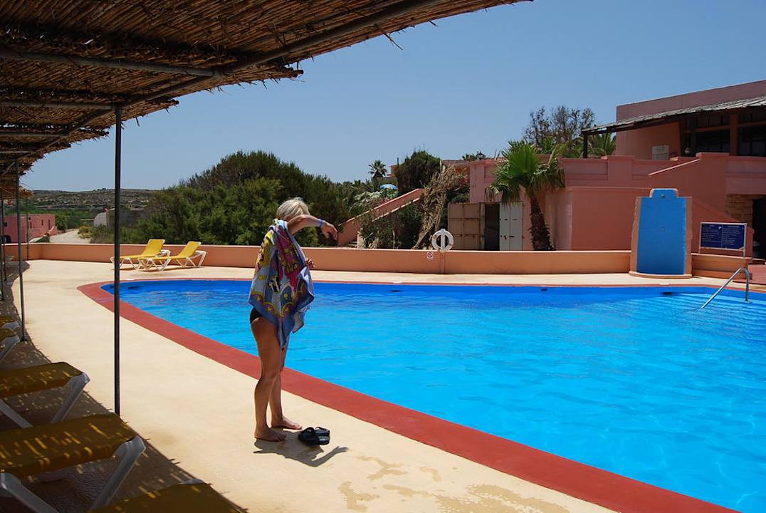 Pool an den Bungalows Comino Hotel & Bungalows