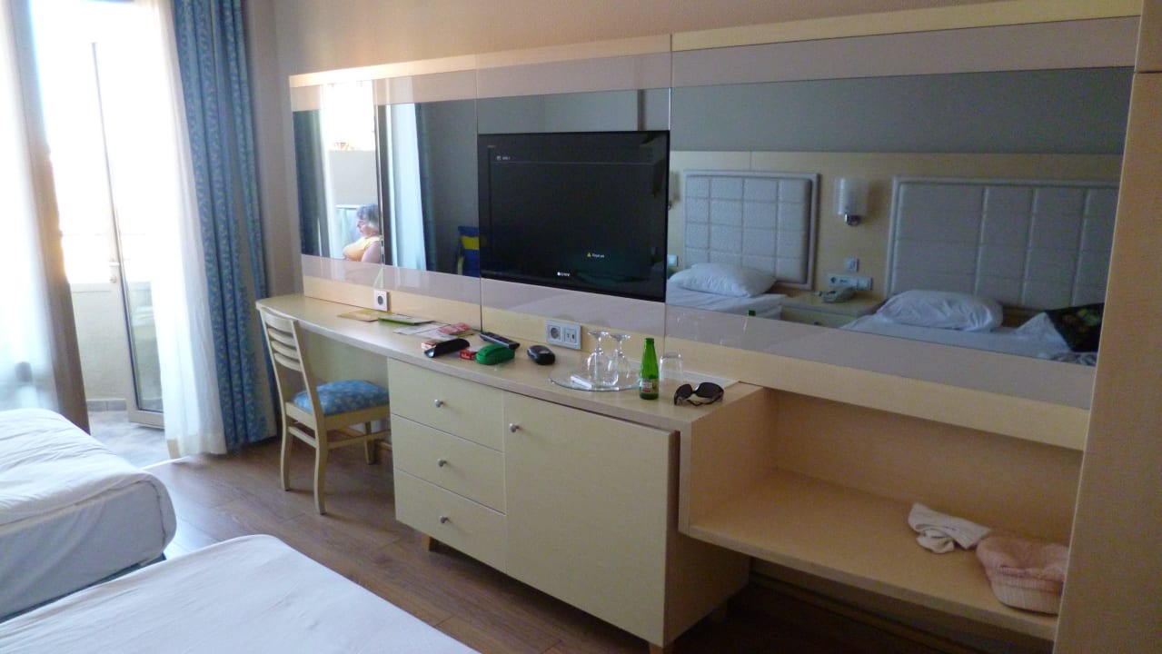 Riesenfernseher VONRESORT Golden Coast