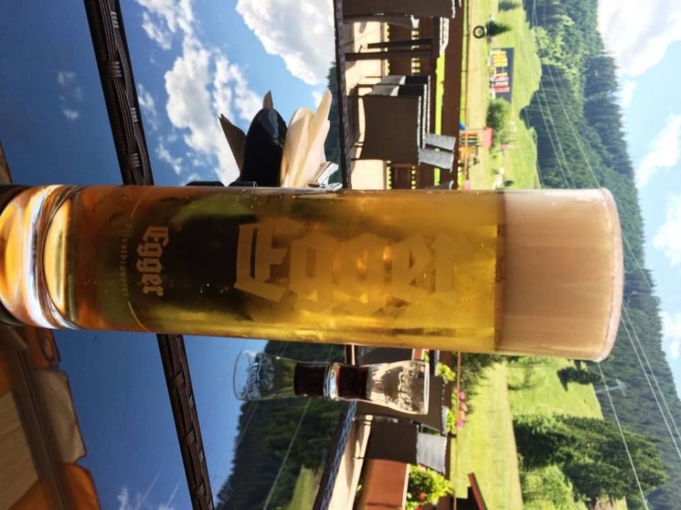 Kühles Bier Berghotel Holzer