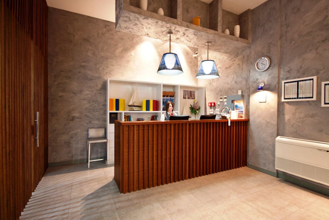 Reception desk Hotel IN Biograd