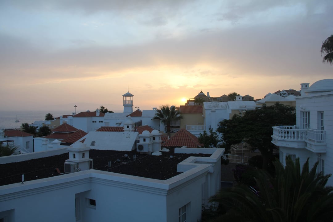 Sonnenuntergang über der Hotelanlage Lagos de Fañabé Beach Resort