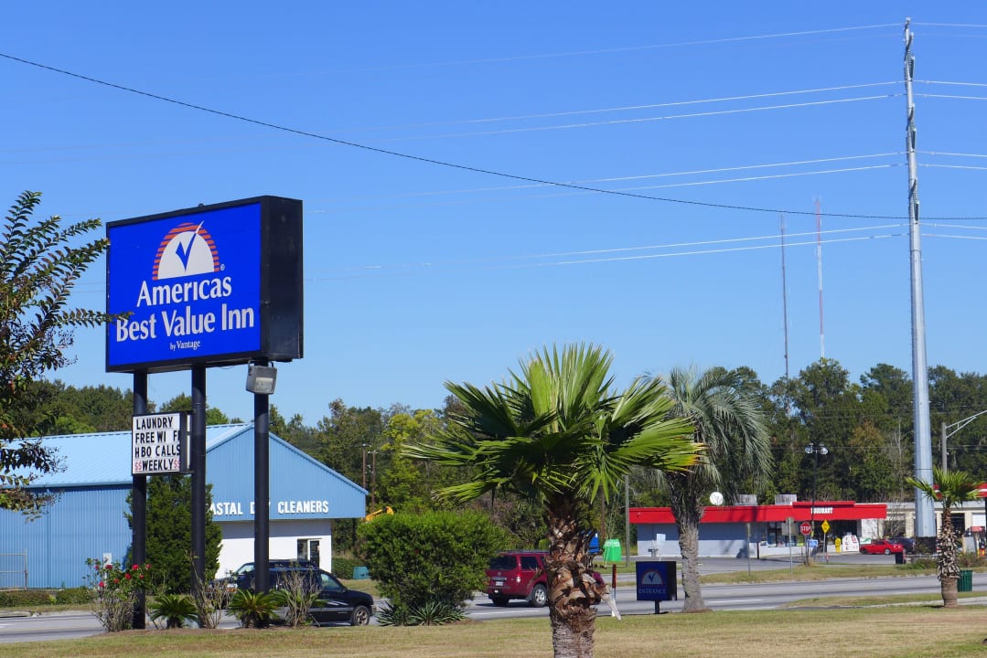 Straßenschild Hotel Americas Best Value Inn