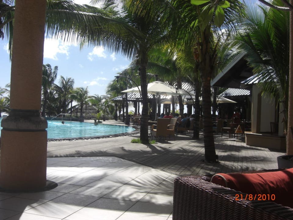 Pool/Restaurant Victoria Beachcomber Resort & Spa