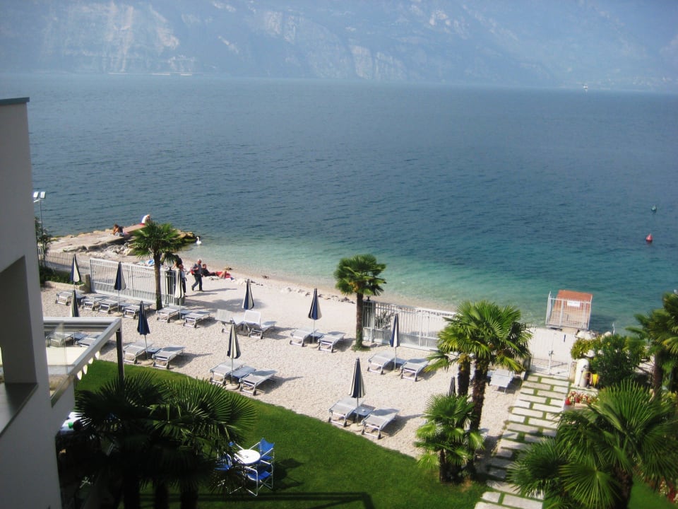 Gartenanlage u. Privatstrand Hotel Castello Lake Front