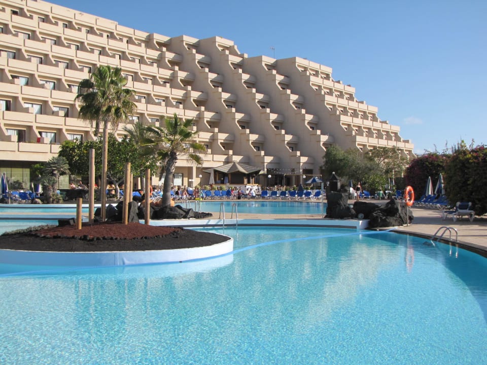 Pool und Hotelansicht Hotel Grand Teguise Playa