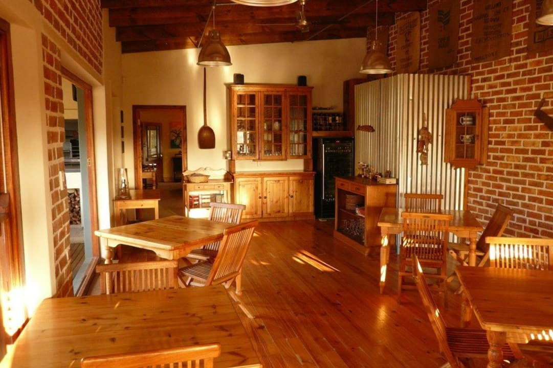 Gemütlicher Frühstücksraum Bed & Breakfast At the Woods Guesthouse