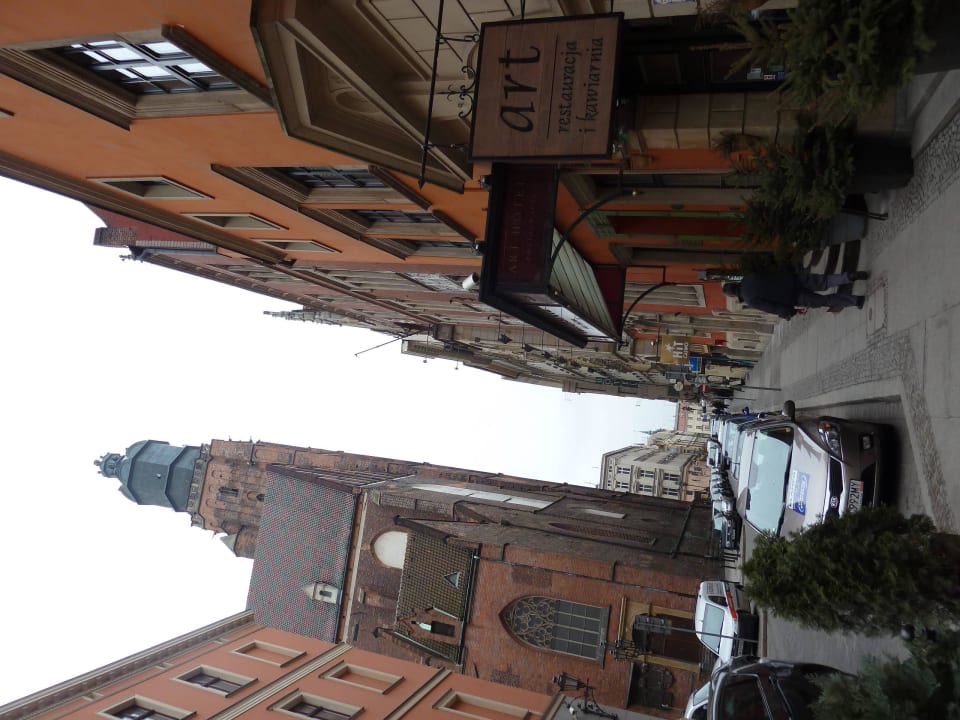 Rechts das Hotel Art Hotel Wrocław