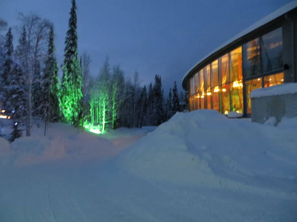 Restaurant von außen Lapland Hotel Luostotunturi & Amethyst Spa