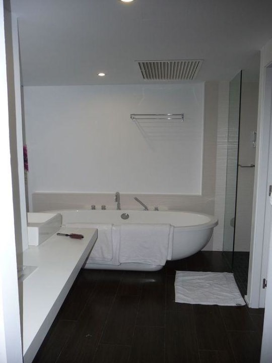 Blick vom Wohnbereich zum Bad Iberostar Waves Bahia de Palma