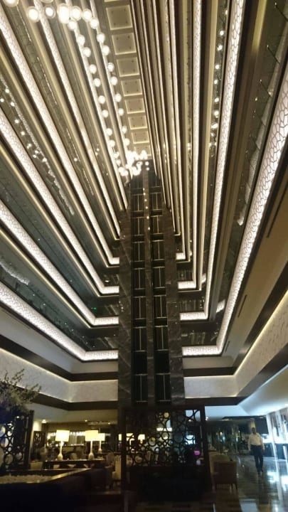 Lobby und Aüfzüge... Ramada Plaza by Wyndham Antalya