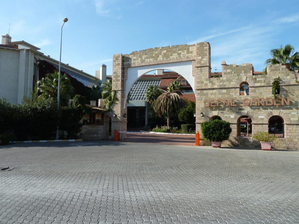 Eingang Defne Garden im Hellen Hotel Defne Garden