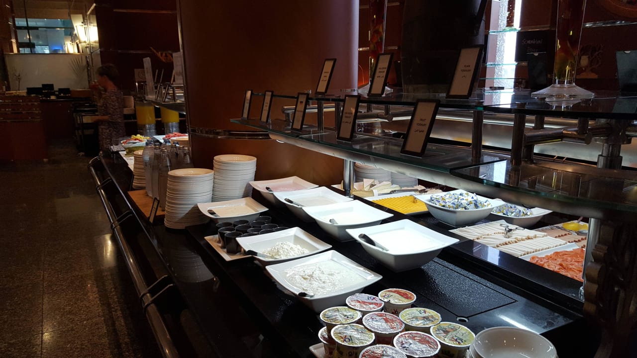 Buffet beim Frühstück Hilton Dubai Jumeirah