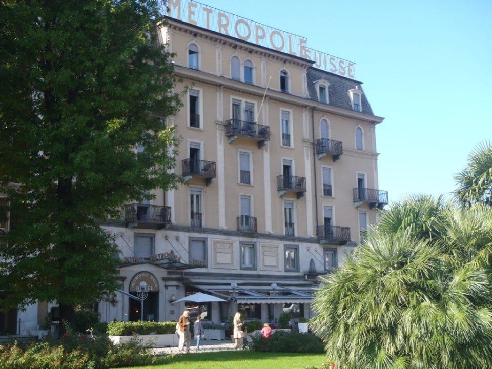 Seitliche Ansicht von Piazza Cavour her Hotel Metropole Suisse