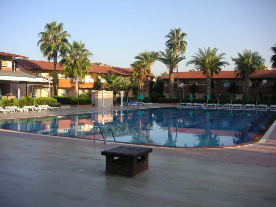 Der Animationspool Club Turtas Beach Hotel