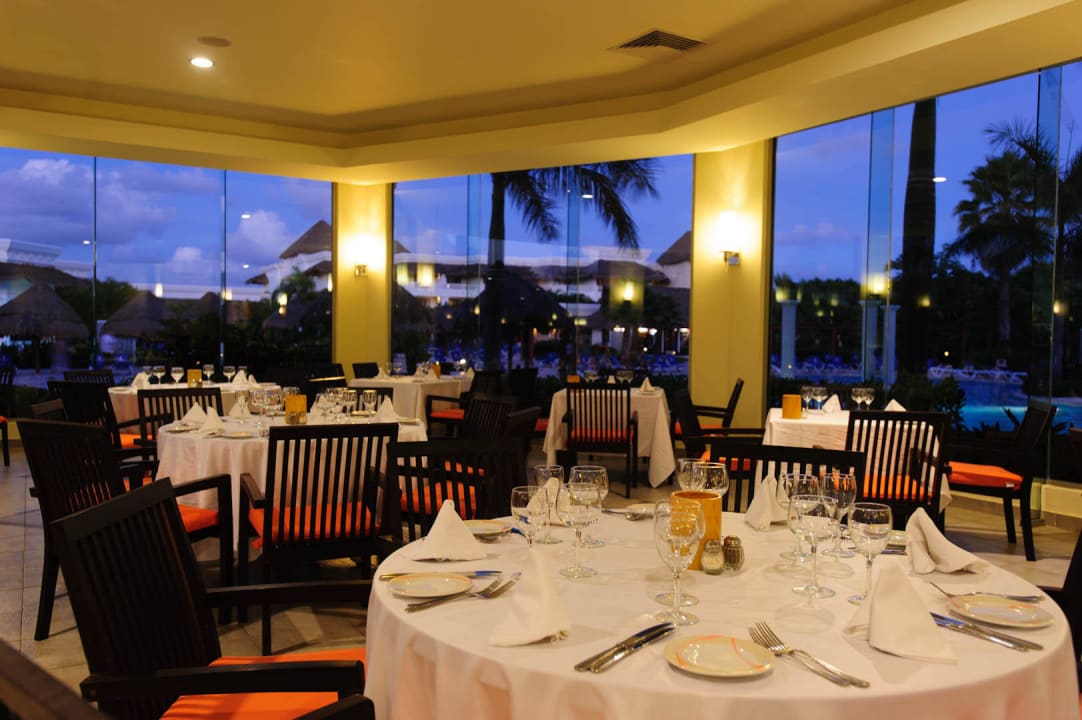 La Fondue Grand Riviera Princess All Suites & Spa Resort