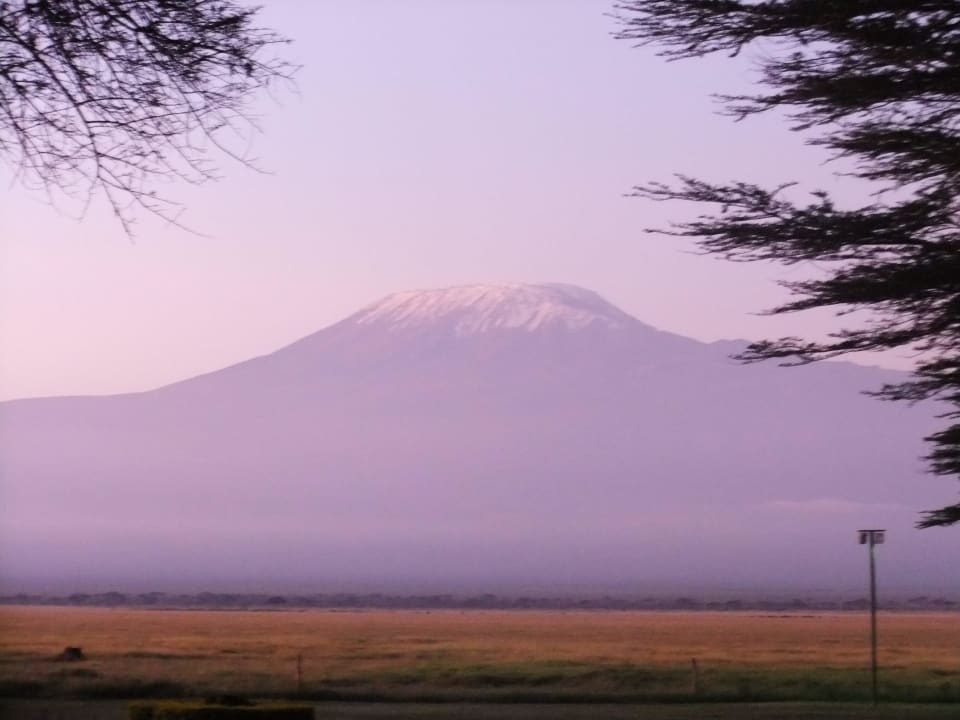 Kili bei Sonnenaufgang Ol Tukai Lodge