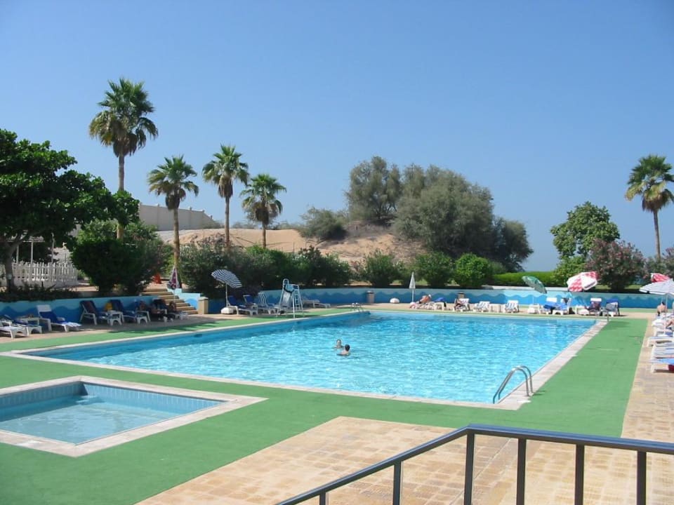 Poolanlage des Hotels BM Beach Hotel
