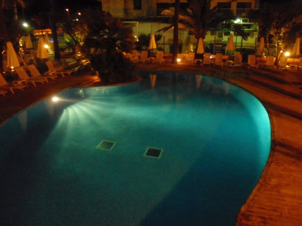 Pool bei Nacht CM Playa del Moro