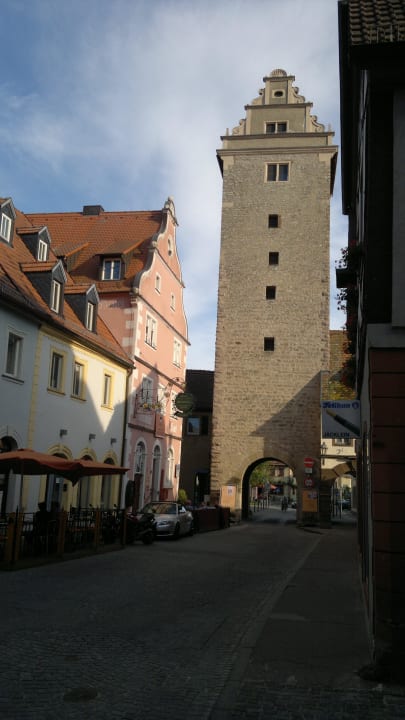 Direkt neben dem Stadttor Weinhotel Frankenherz