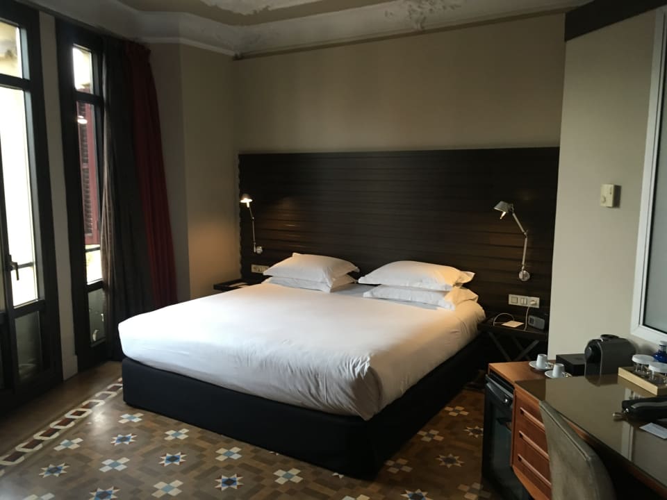 Zimmer Alexandra Barcelona Hotel, Curio Collection by Hilton