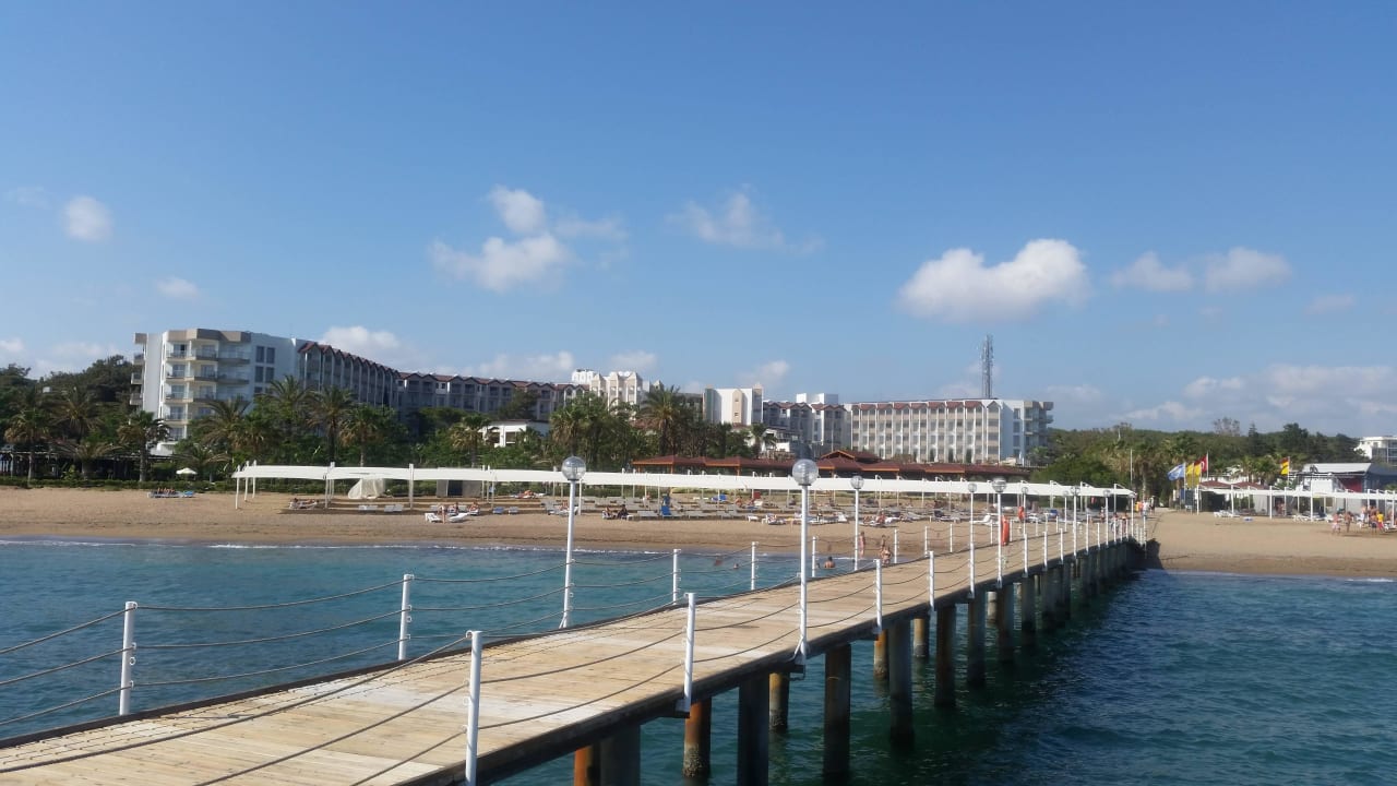 Sonnenliegen auf dem Steg Arcanus Hotels Sorgun