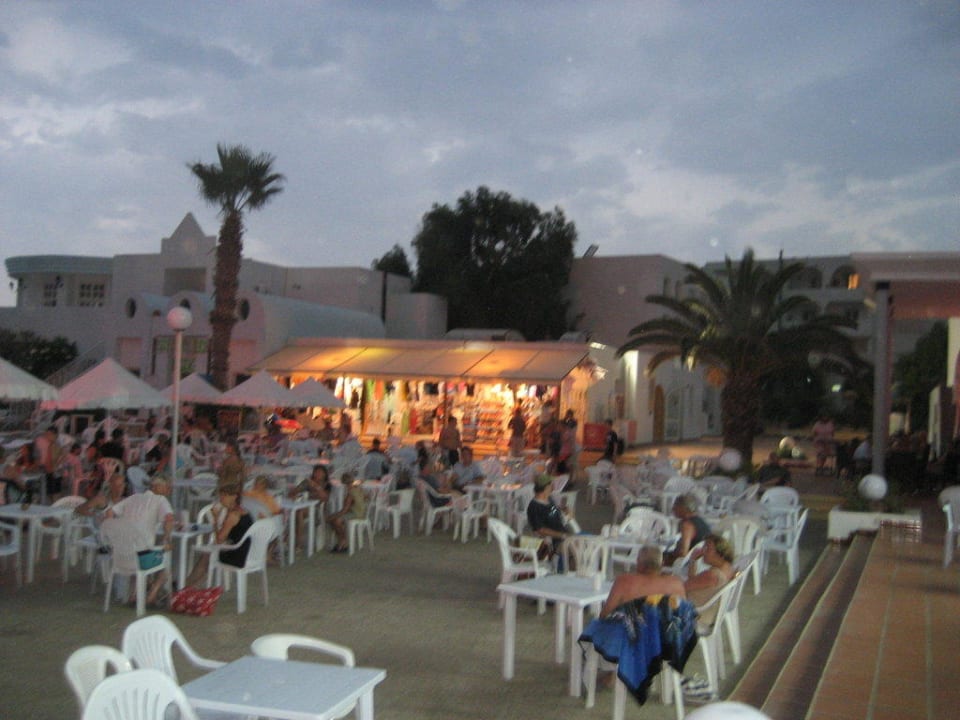 Abends am Pool Eden Club