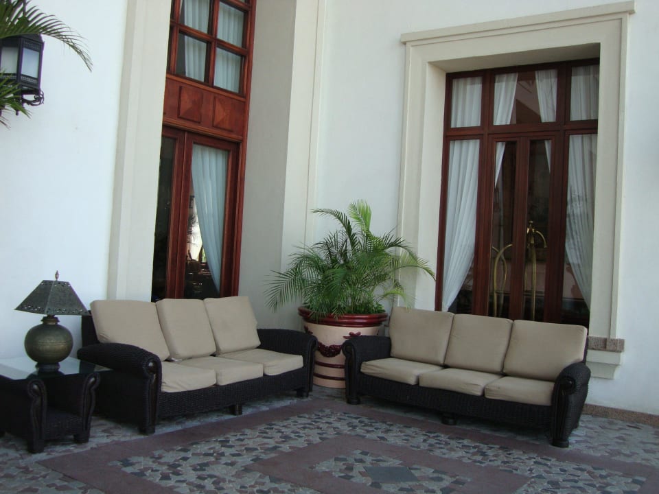 Sitzecke am Hoteleingang Hotel Riu Palace Riviera Maya