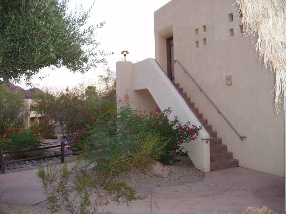 Stiegenaufgang zu den Zimmern im 1. Stock JW Marriott Hotel Scottsdale Camelback Inn Resort & Spa