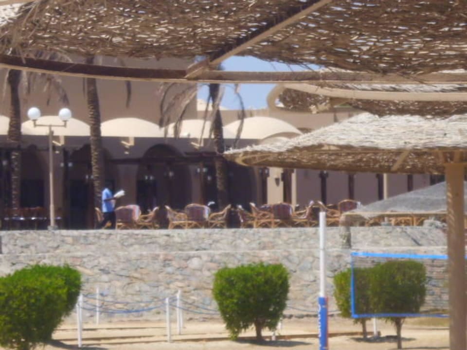 Blick auf die Restaurantterrasse Shams Alam Beach Resort