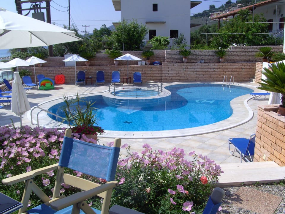 "Poolbereich" Apartments Haris (Vrachos) • HolidayCheck (Griechisches