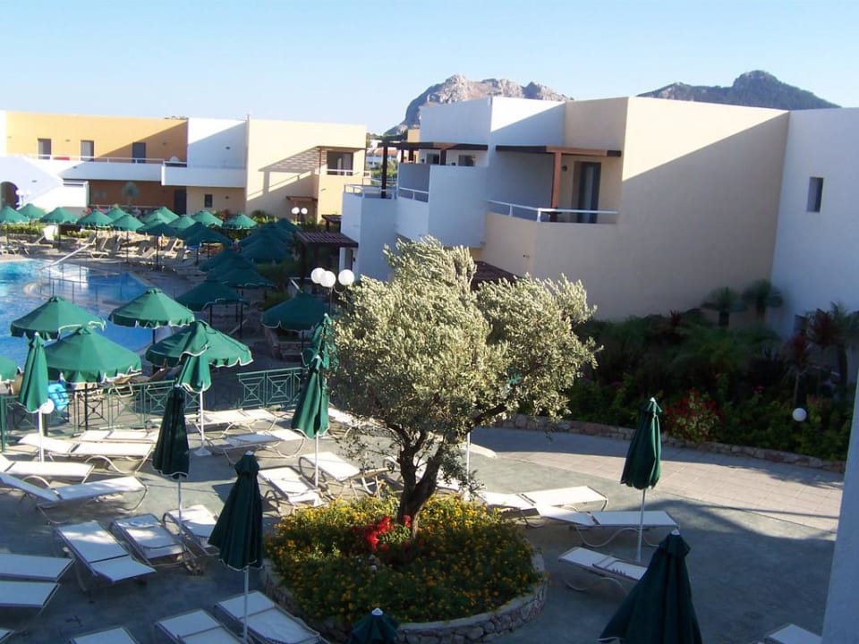 Blick auf den Pool Atlantica Mikri Poli Rhodes