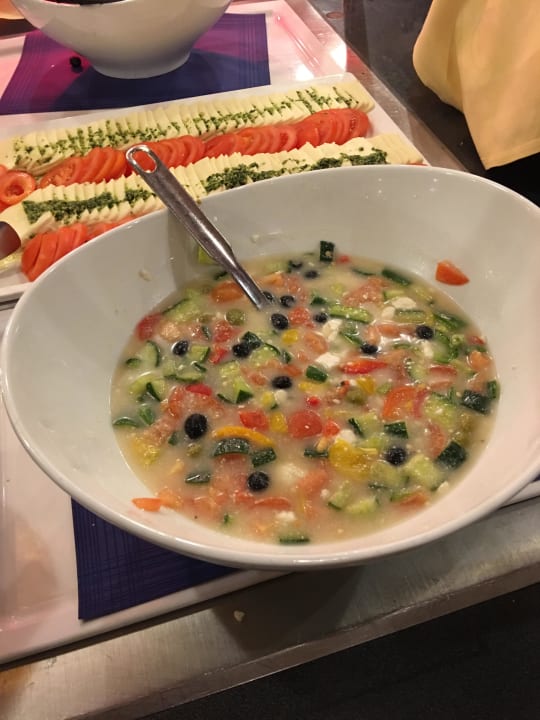 "Schwimmender" griechischer Salat Gut Wenghof - Family Resort