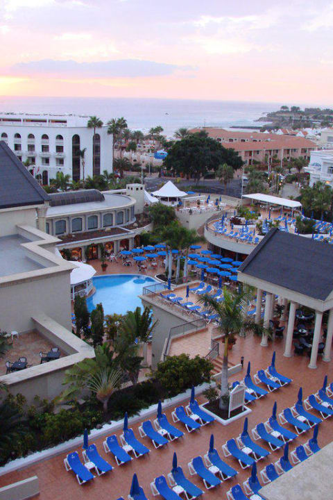 Teil der Poolanlage/ Blick auf die Playa Fanabe Princess Inspire Tenerife