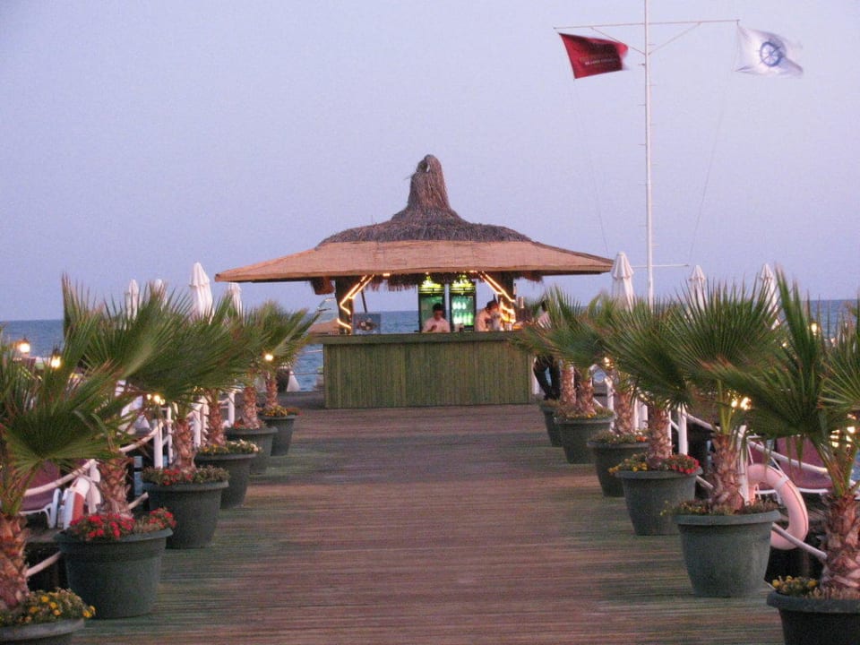 Steg wird zur Moonlight-Bar Hotel Delphin Palace