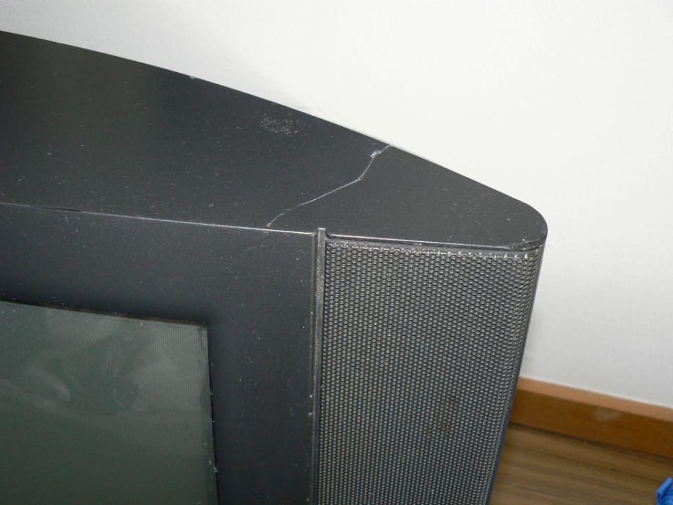 Riss im Fernsehgerät Hotel LukasMayr