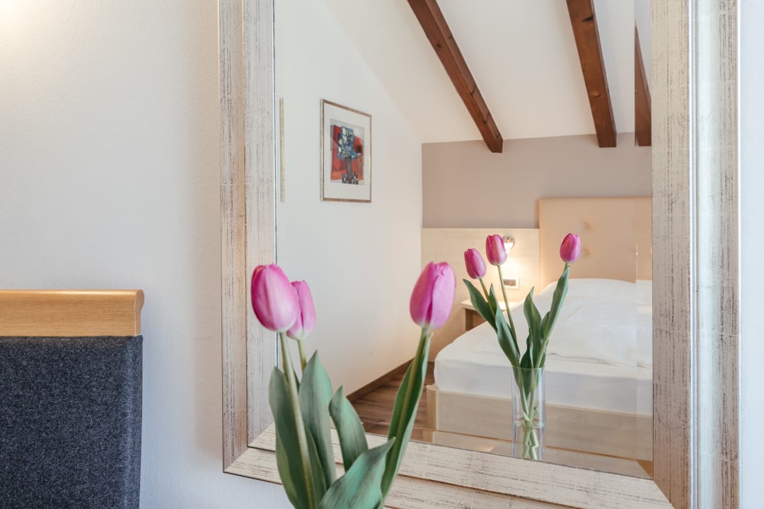 Zimmer Garni Apartments Sirmian