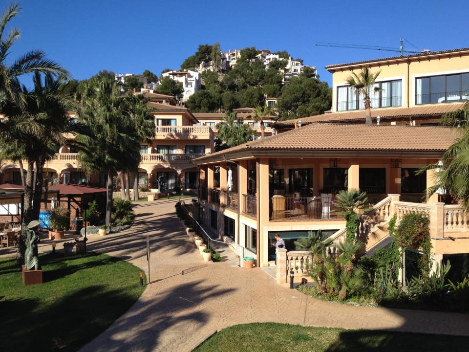 Blick auf ein Café im Hotel Mon Port Hotel & Spa