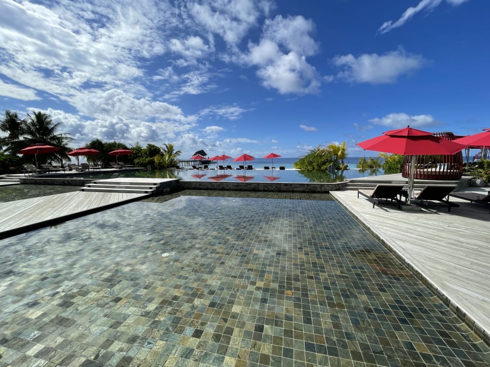 Pool NH Collection Maldives Havodda Resort