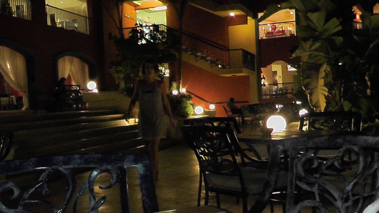 La terrasse la nuit SUNRISE Cardina Resort